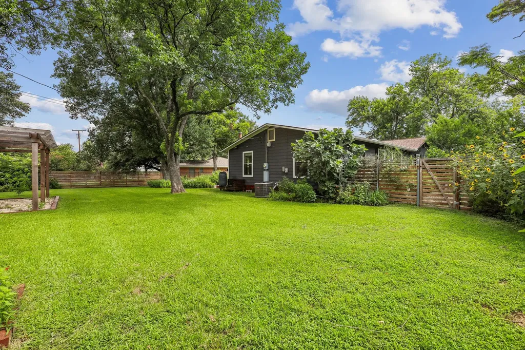 1114 W W 2nd Street Elgin TX 78621