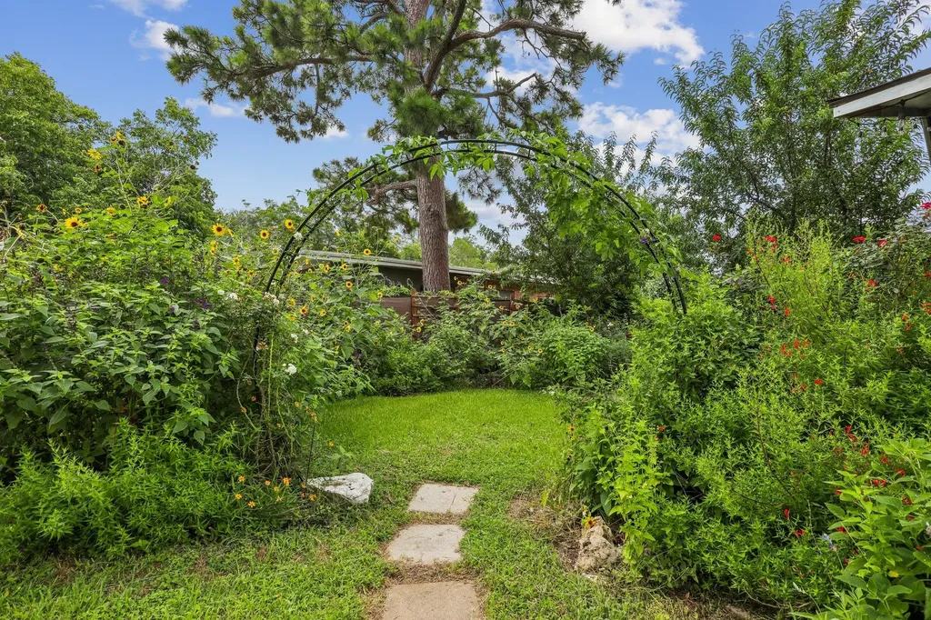 1114 W W 2nd Street Elgin TX 78621