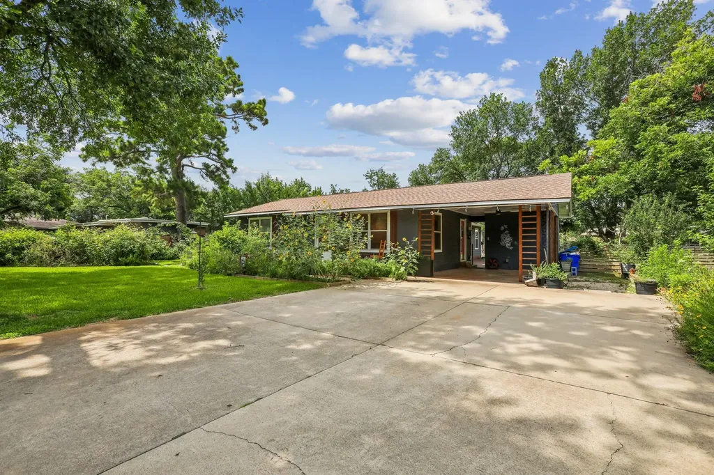 1114 W W 2nd Street Elgin TX 78621