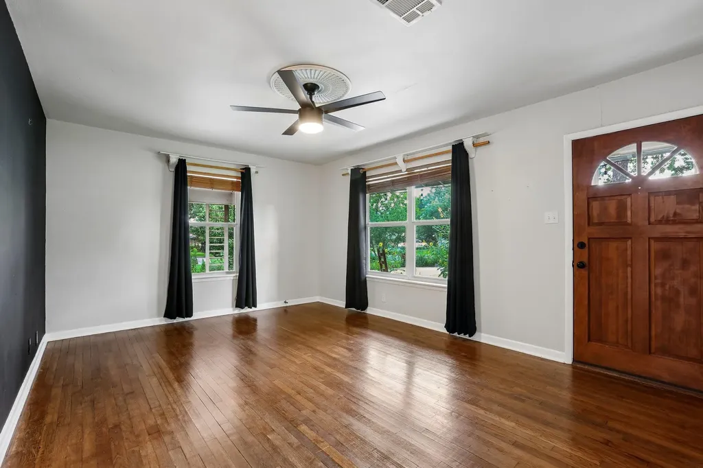 1114 W W 2nd Street Elgin TX 78621