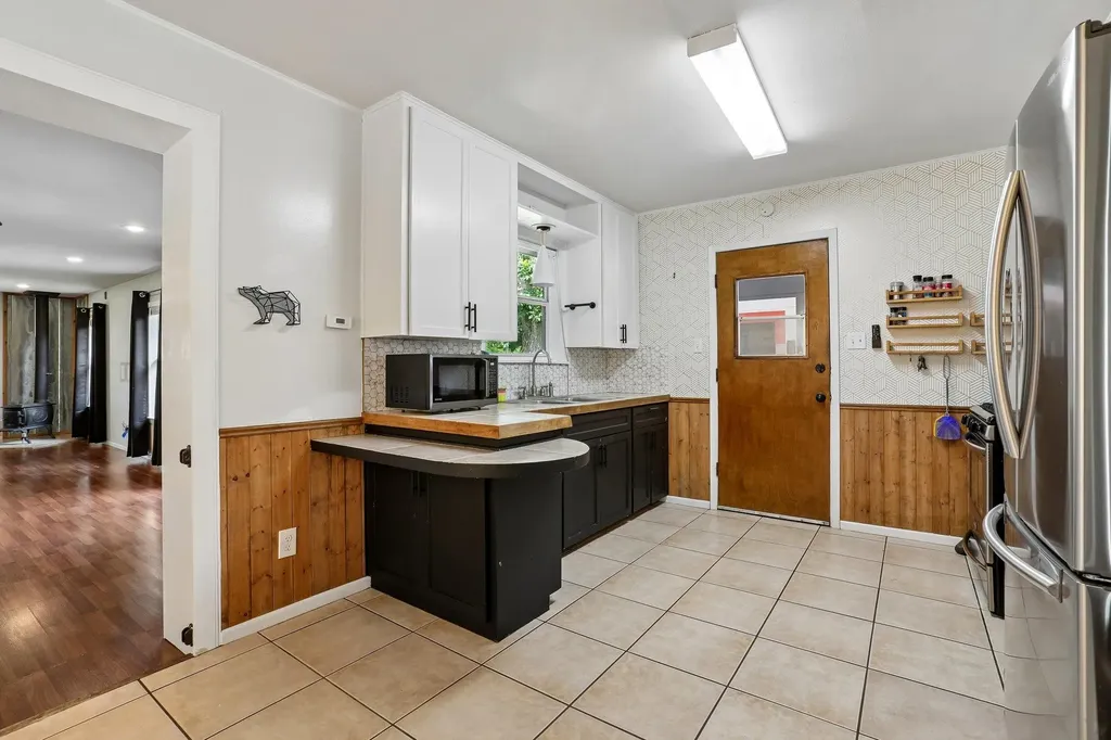 1114 W W 2nd Street Elgin TX 78621