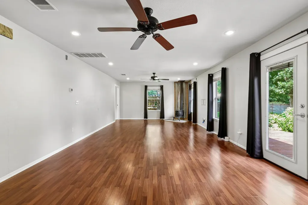 1114 W W 2nd Street Elgin TX 78621