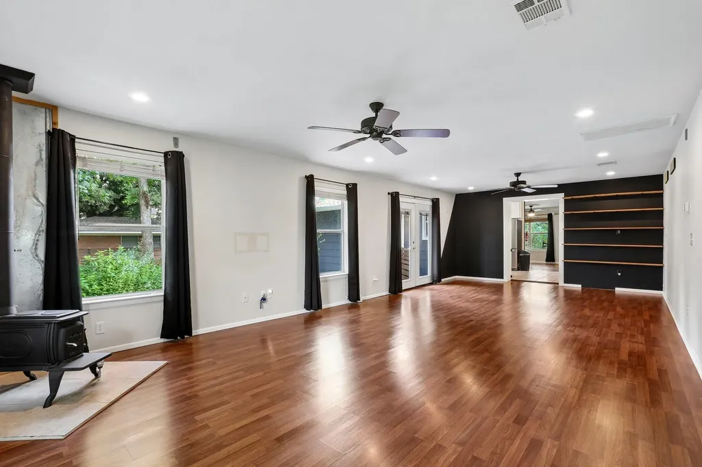 1114 W W 2nd Street Elgin TX 78621