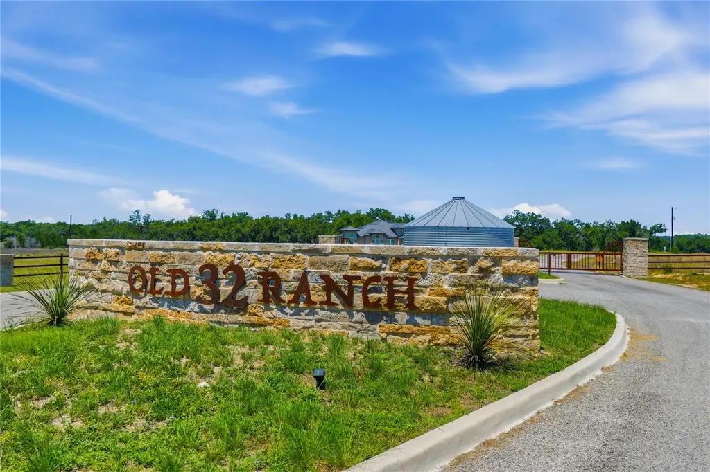 623 Whiskey Trail Blanco TX 78606