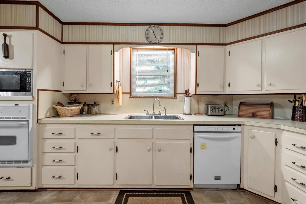 204 Christopher Drive Bruceville-eddy TX 76524