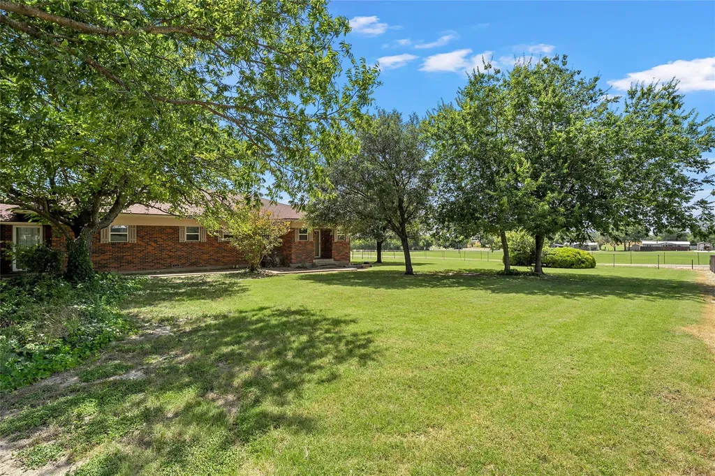204 Christopher Drive Bruceville-eddy TX 76524