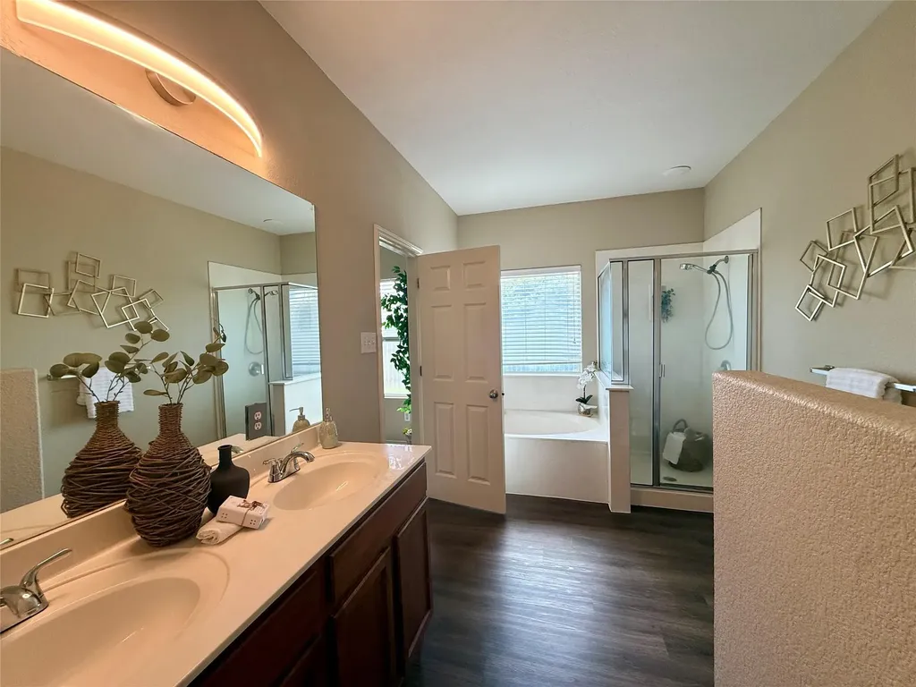 102 Williamson Cove Elgin TX 78621