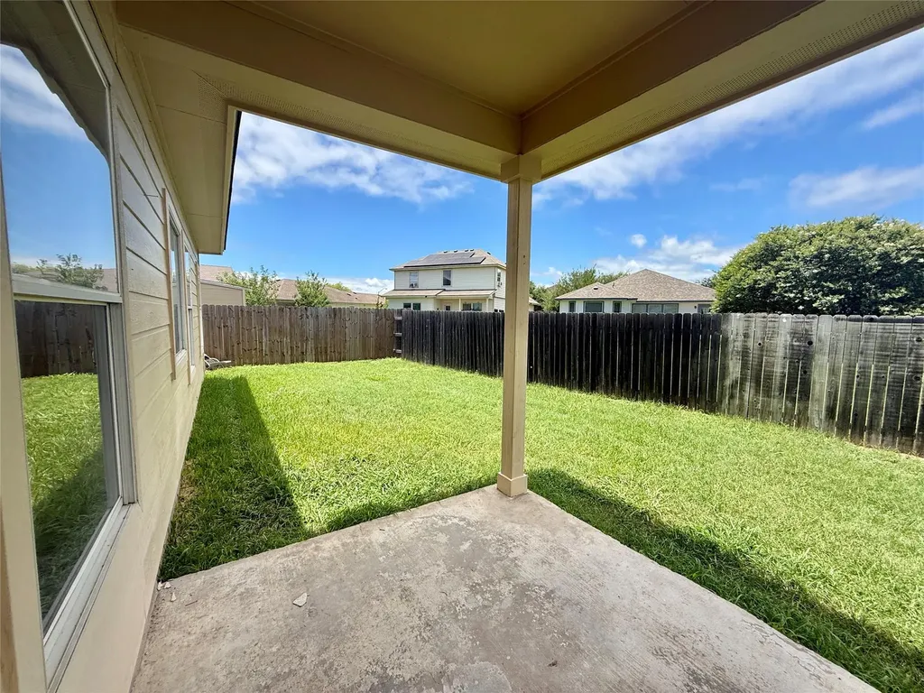 102 Williamson Cove Elgin TX 78621