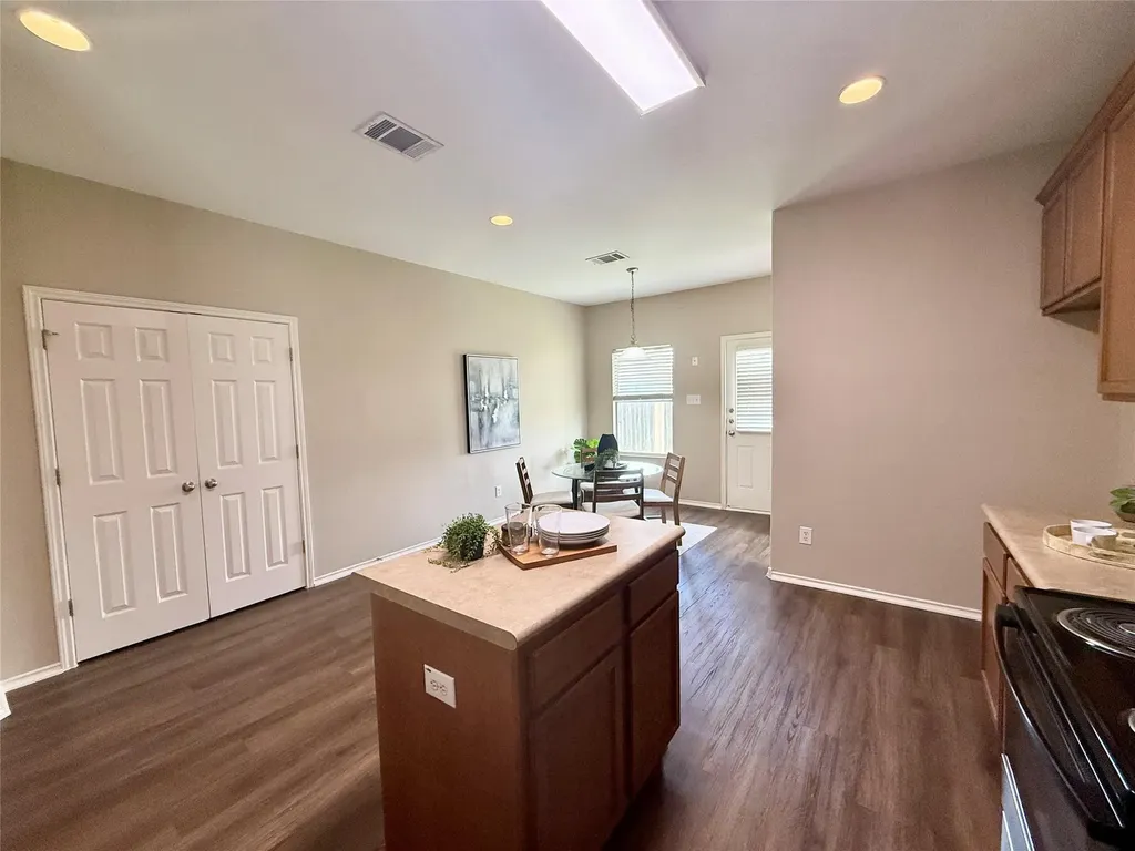 102 Williamson Cove Elgin TX 78621