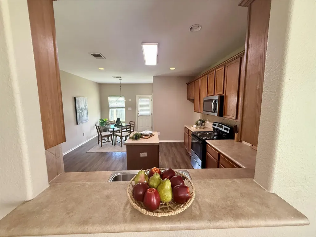 102 Williamson Cove Elgin TX 78621