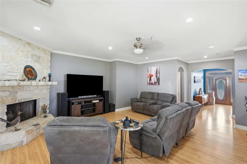 22101 Oban Drive Spicewood TX 78669