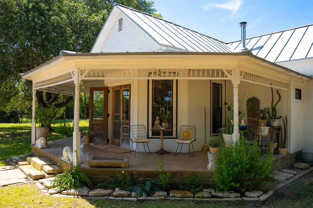 1294 Crabapple Road Blanco TX 78606