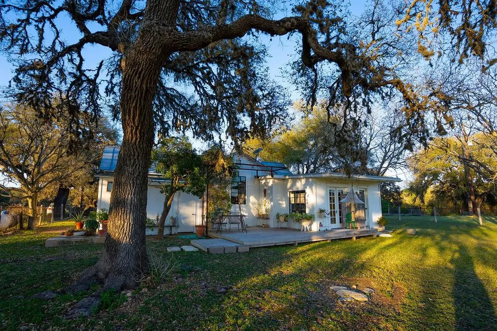 1294 Crabapple Road Blanco TX 78606