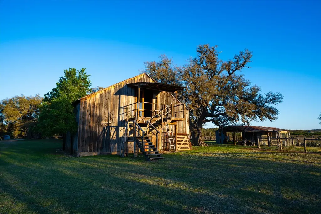 1294 Crabapple Road Blanco TX 78606