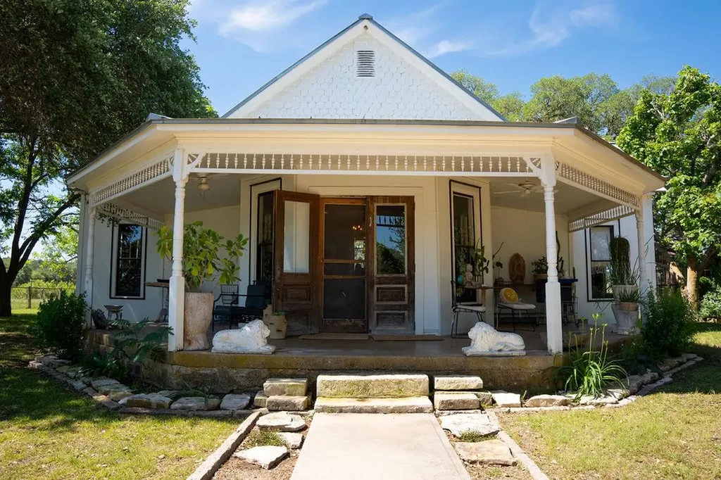 1294 Crabapple Road Blanco TX 78606