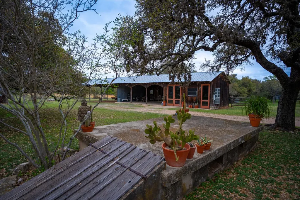 1294 Crabapple Road Blanco TX 78606