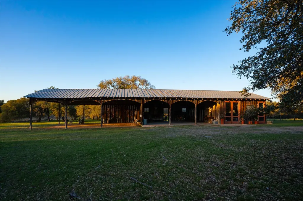 1294 Crabapple Road Blanco TX 78606
