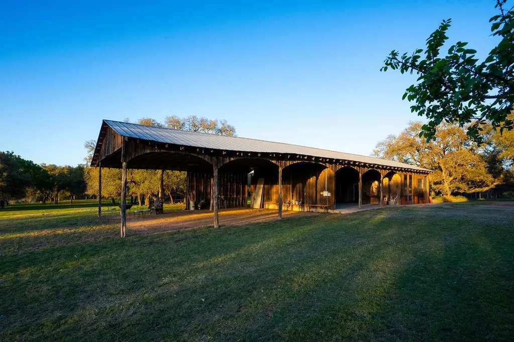 1294 Crabapple Road Blanco TX 78606