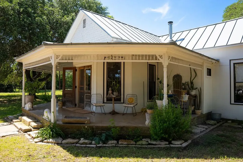 1294 Crabapple Road Blanco TX 78606