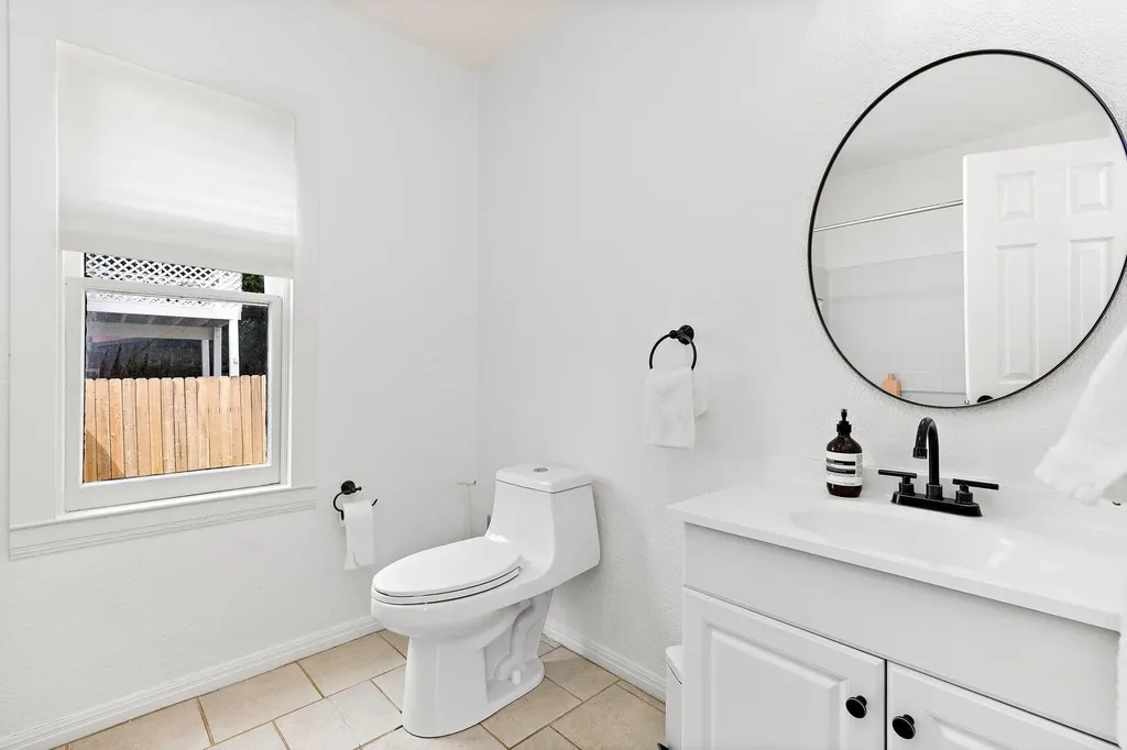 933 E 51st Street Austin TX 78751