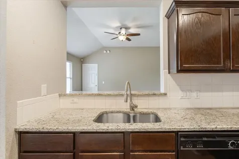 125 Bayliss Street Hutto TX 78634