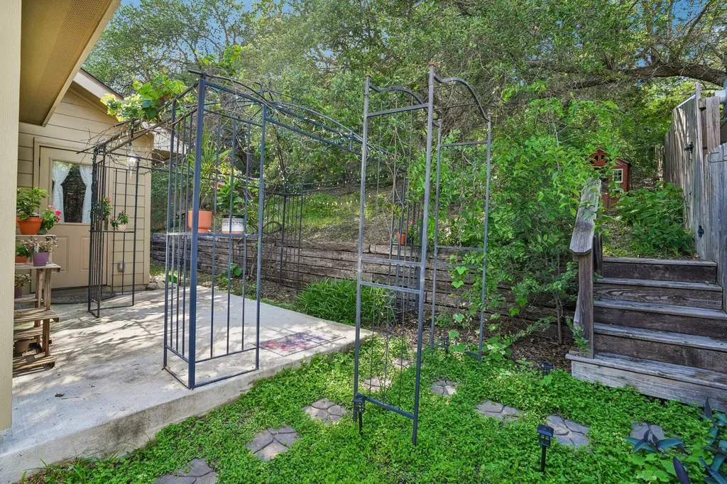 1427 Bonnyview Drive Canyon Lake TX 78133
