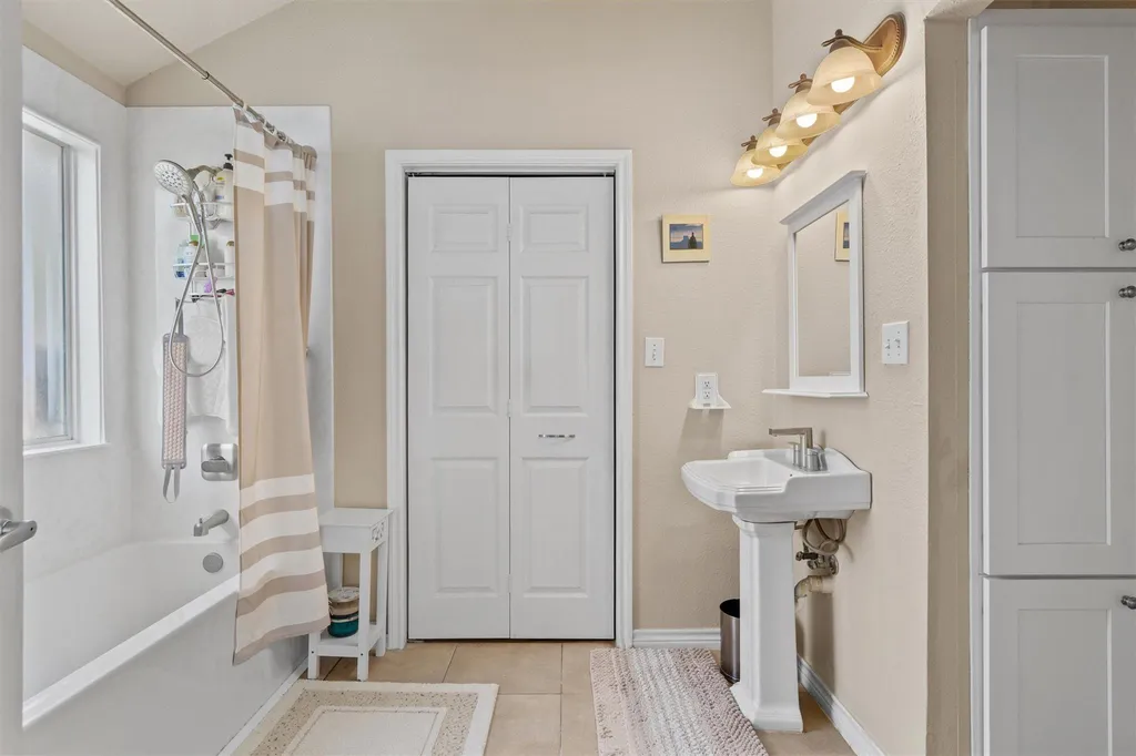 2346 Friarcreek Loop Round Rock TX 78664