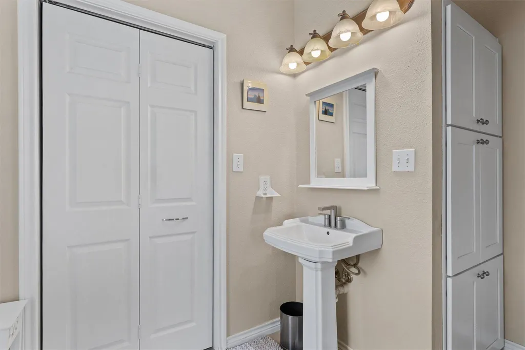 2346 Friarcreek Loop Round Rock TX 78664