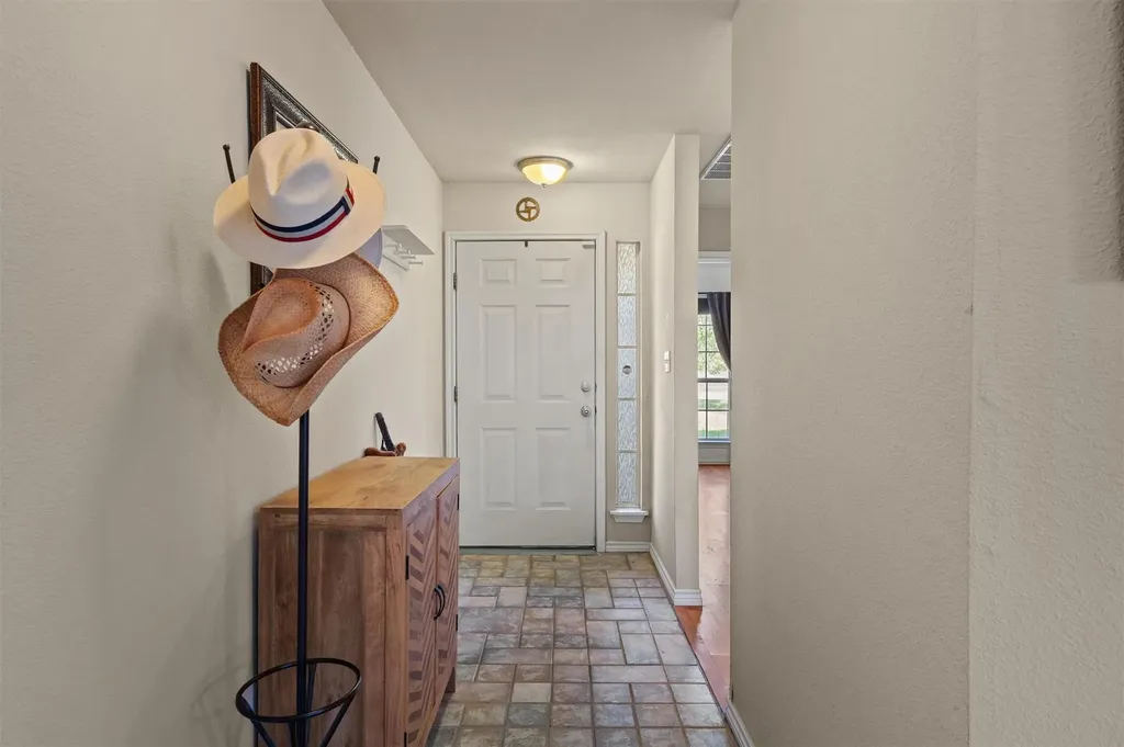 2346 Friarcreek Loop Round Rock TX 78664