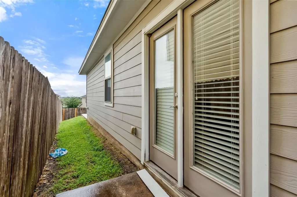 557 Twisted Oaks Lane Buda TX 78610