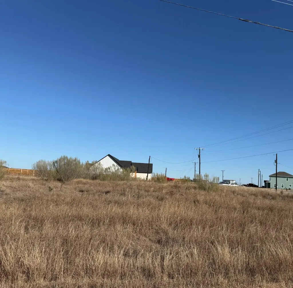 109 Desperado Loop Del Valle TX 78617