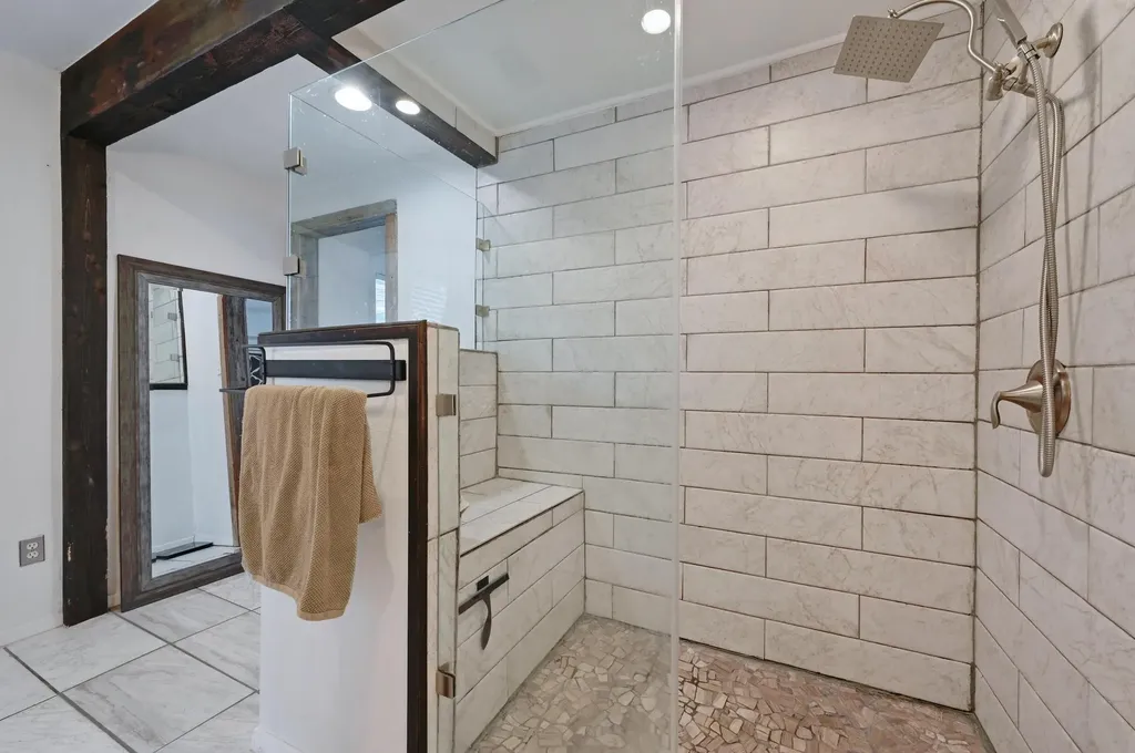 1005 Daphne Court Austin TX 78704