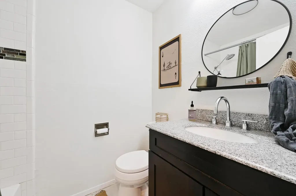 1005 Daphne Court Austin TX 78704