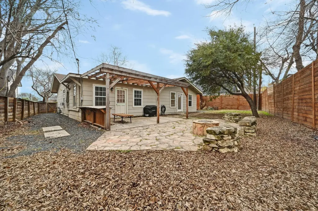 1005 Daphne Court Austin TX 78704