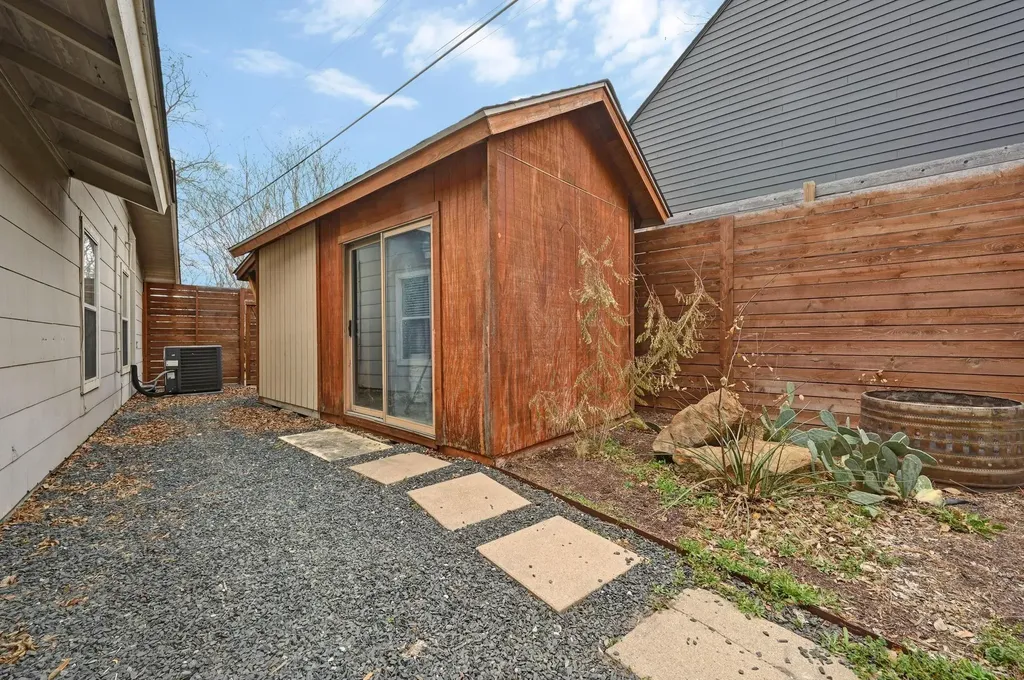 1005 Daphne Court Austin TX 78704