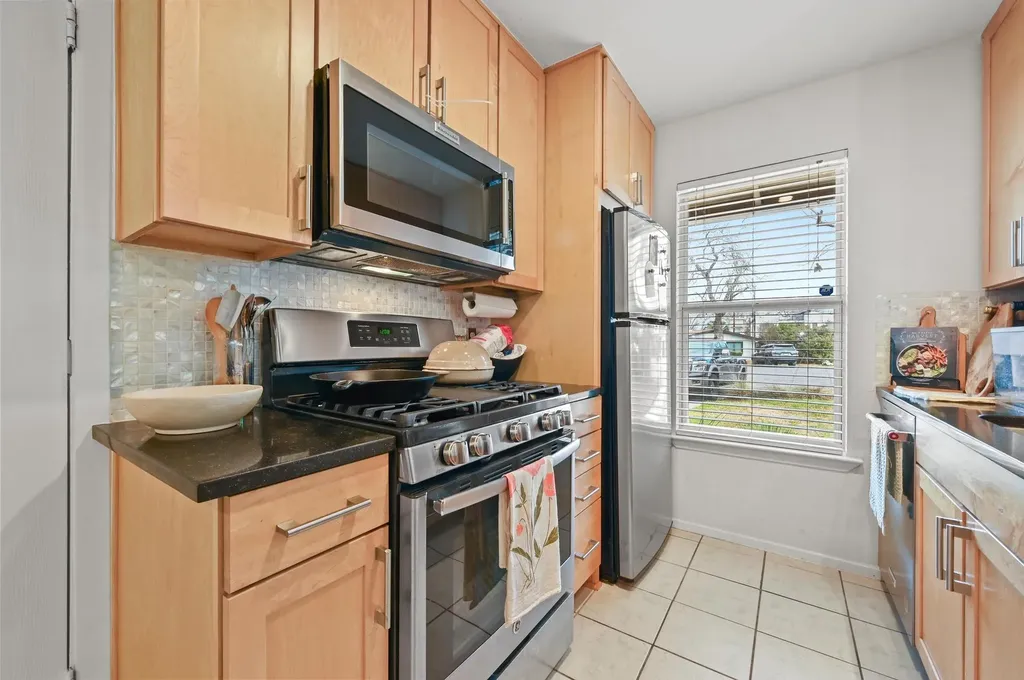 1005 Daphne Court Austin TX 78704