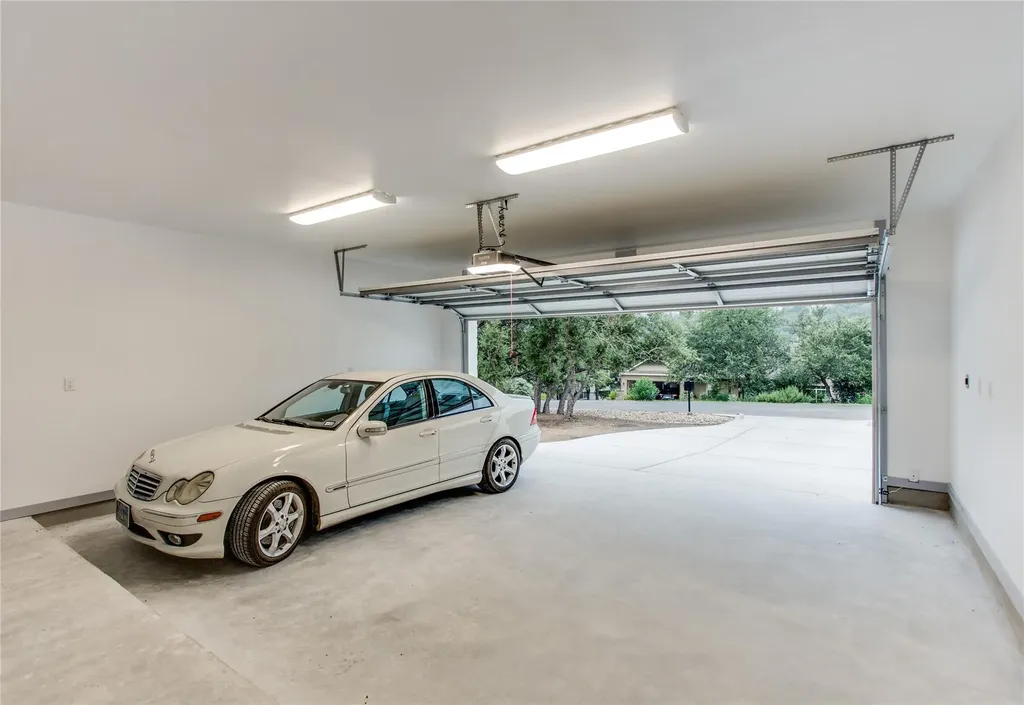 21907 Shotts Drive Spicewood TX 78669