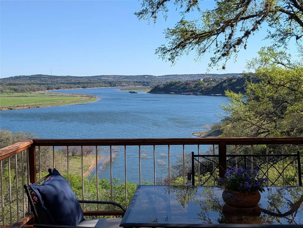 403 Coventry Road Spicewood TX 78669