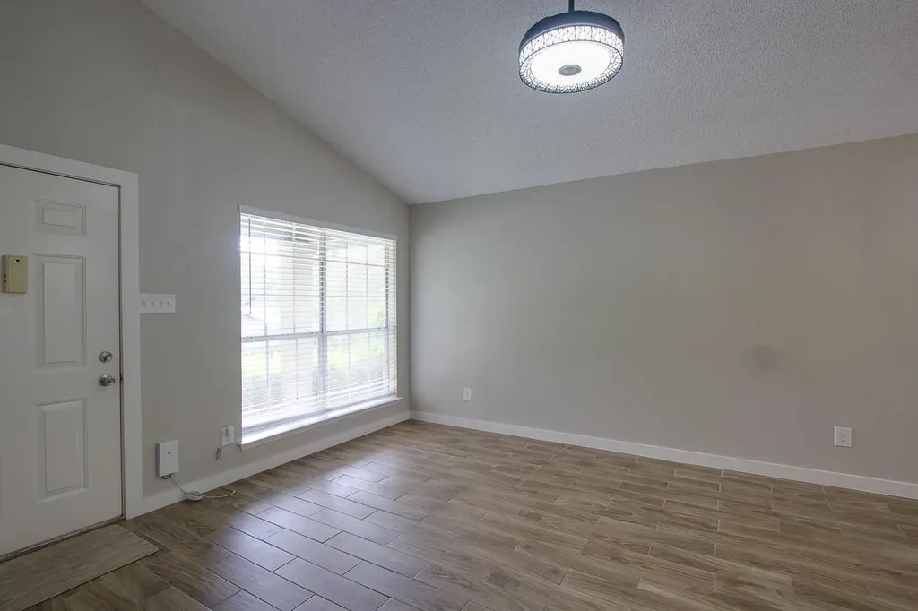 1015 E Yager Lane Austin TX 78753