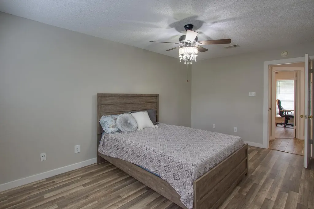 1015 E Yager Lane Austin TX 78753