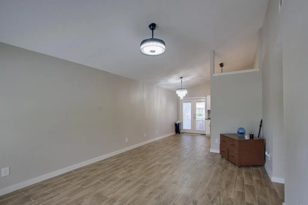 1015 E Yager Lane Austin TX 78753