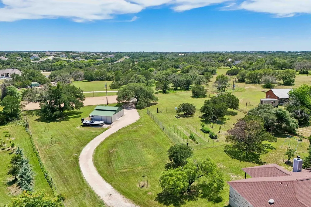 136 Thoroughbred Trace Liberty Hill TX 78642