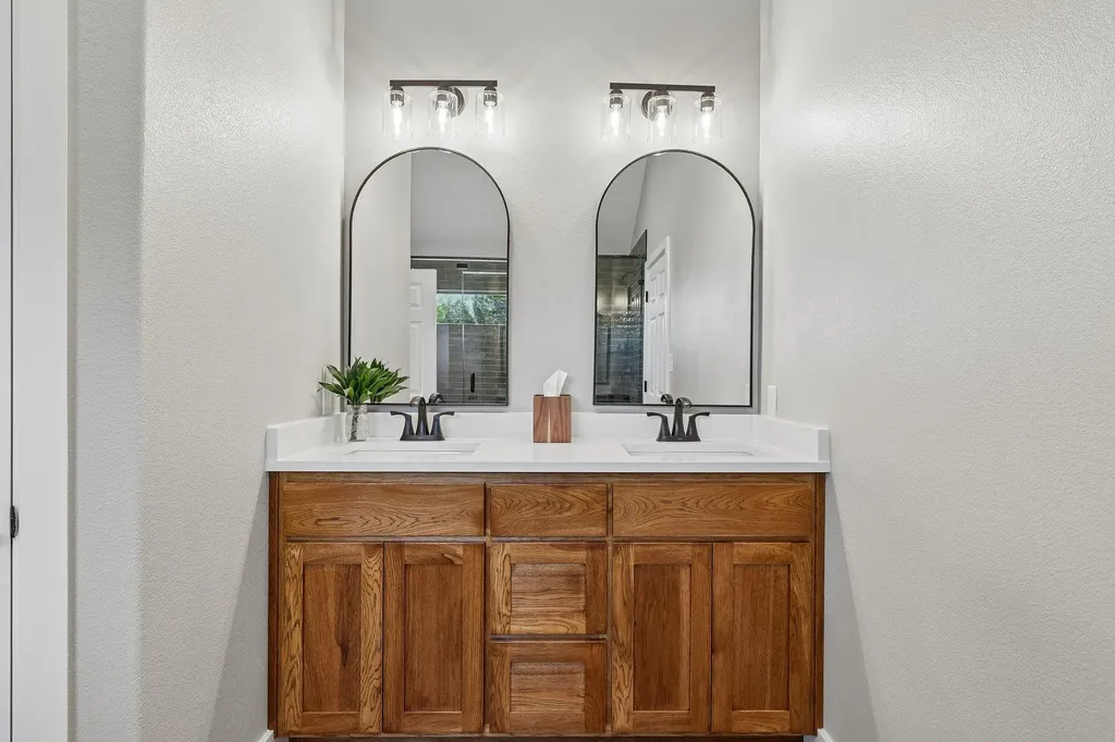 136 Thoroughbred Trace Liberty Hill TX 78642