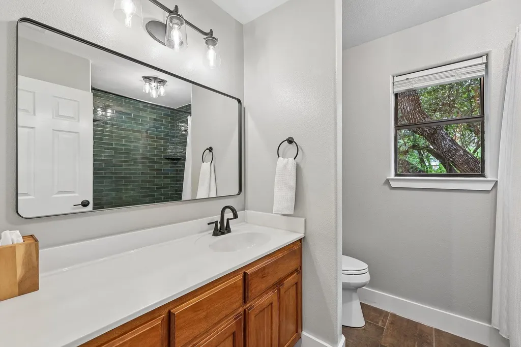 136 Thoroughbred Trace Liberty Hill TX 78642
