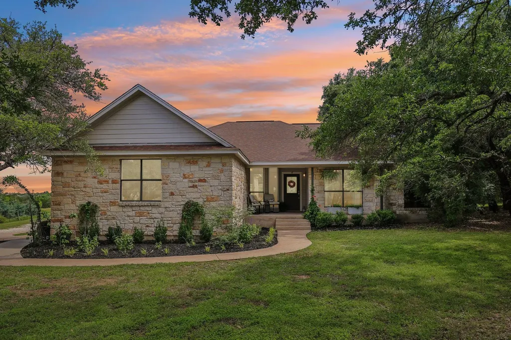 136 Thoroughbred Trace Liberty Hill TX 78642
