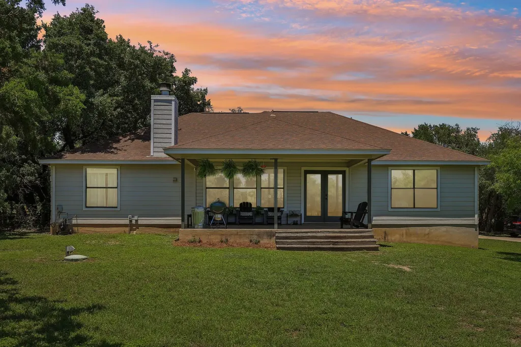 136 Thoroughbred Trace Liberty Hill TX 78642