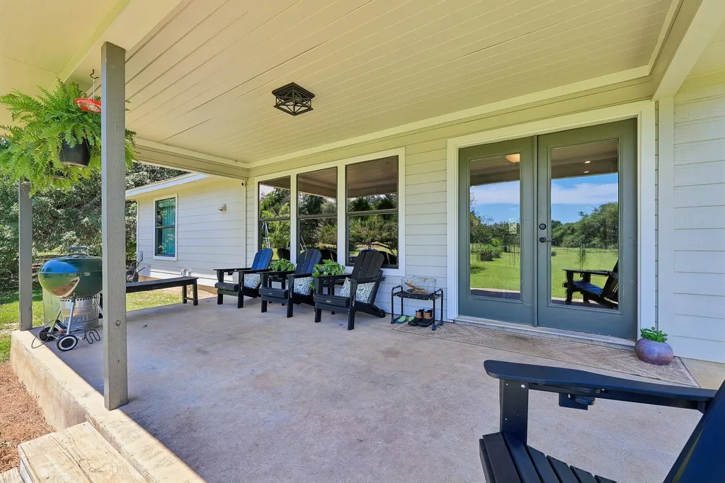136 Thoroughbred Trace Liberty Hill TX 78642