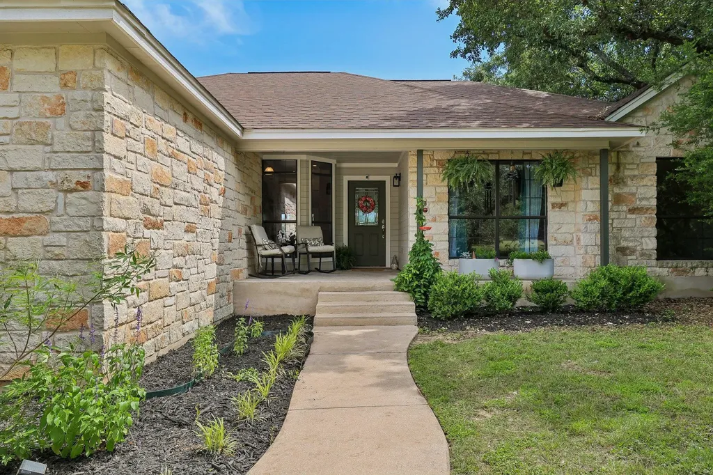 136 Thoroughbred Trace Liberty Hill TX 78642