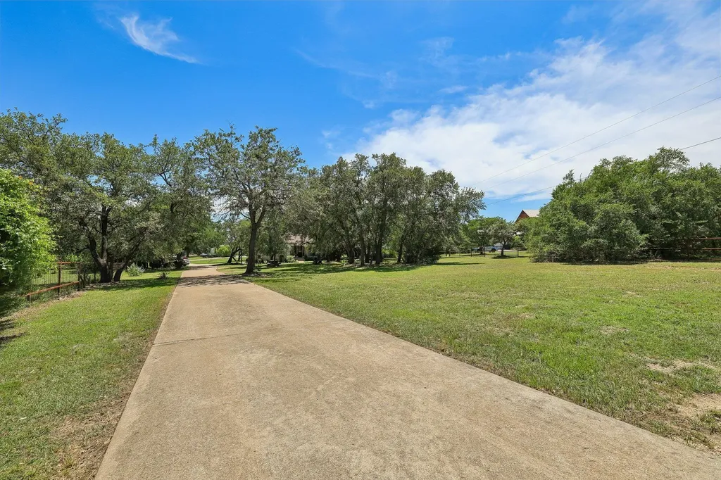 136 Thoroughbred Trace Liberty Hill TX 78642