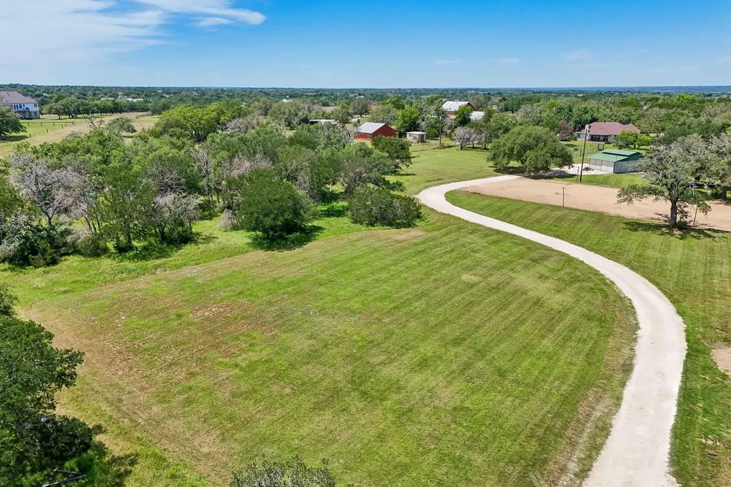 136 Thoroughbred Trace Liberty Hill TX 78642